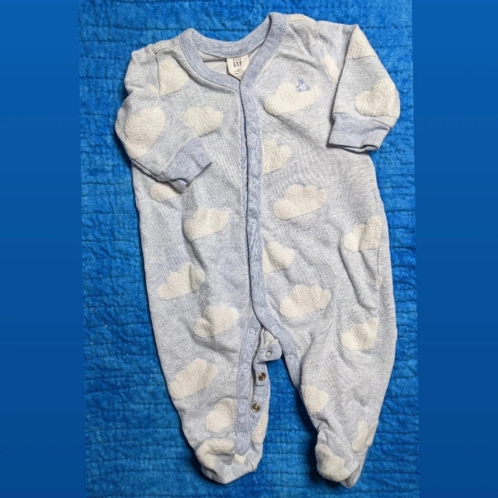 COPY - 5/$25 Baby Gap textured cloud footie
